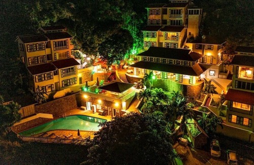 The Bottom Resort | Queen’s hotel, bar & kitchen