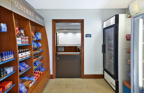 Mayfield Heights Apartment | Queen Studio | 24-Hour Business Center, Fitness Center + Free Daily Breakfast
