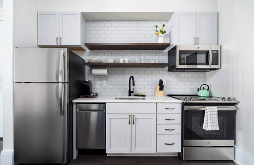 East Market District Apartment | Queen Studio Lofted Twin, Hancock House Louisville