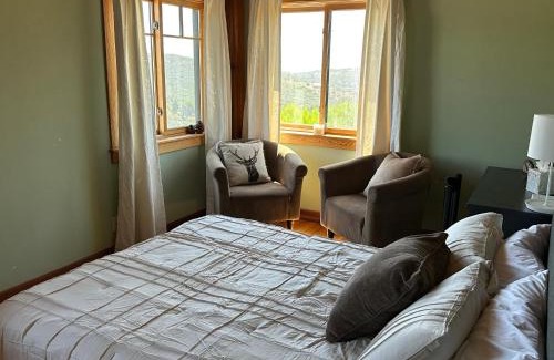 Alpine House | Queen Suite Sunset-Ridge