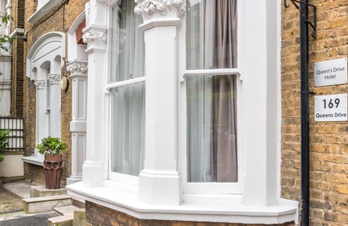 Brownswood Hotel | Queens Drive Hotel at Finsbury Park