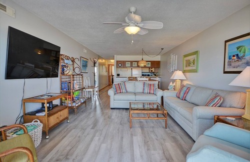 Topsail Beach Condo | "Queens Grant B-106" Oceanfront Condo w/Community Pool and Day Docks