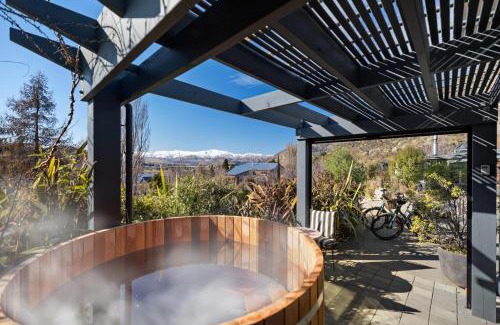Kelvin Heights House | Queenstown Hot Tub Apartment