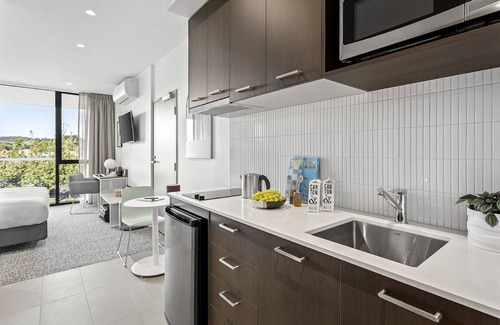 Soldiers Hill Apartment | Quest Ballarat Station
