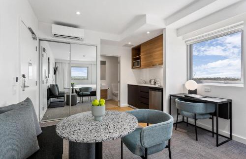 Taylors Lakes Hotel | Quest Watergardens