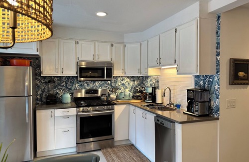 South Yarmouth Cottage | QUESTOVER…Steps to Nantucket Sound Beaches. Lower level 2 bed 1 bath sleeps 6