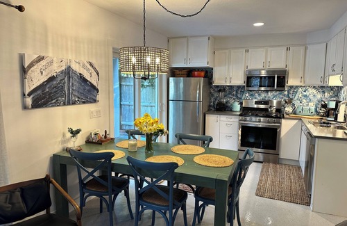 South Yarmouth Cottage | QUESTOVER…Steps to Nantucket Sound Beaches. Lower level 2 bed 1 bath sleeps 6