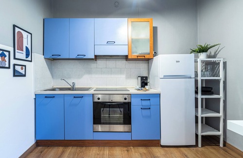 Santhia Apartment | Quick Home - Agatha - One Bedroom Apartment, Sleeps 3