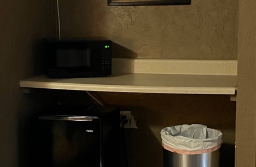 Jacksonville Hotel | Quiet 1 bedroom/1 bath hotel room