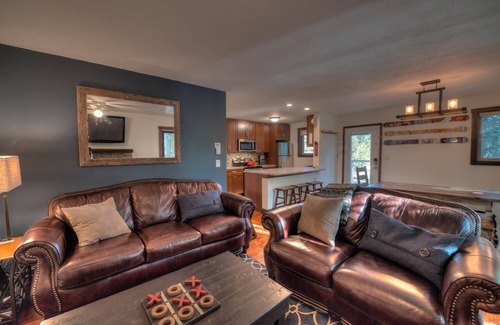 Frisco Condo | Quiet 2b/2b Condo Overlooking River - 1/2 Block off Main St