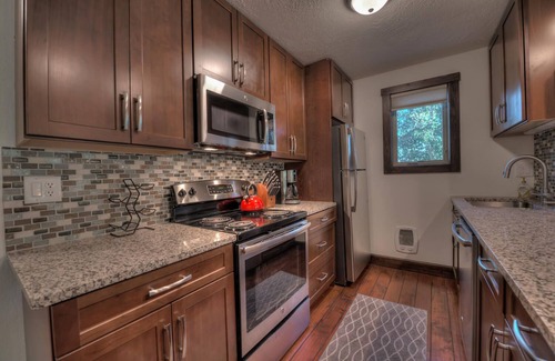 Frisco Condo | Quiet 2b/2b Condo Overlooking River - 1/2 Block off Main St