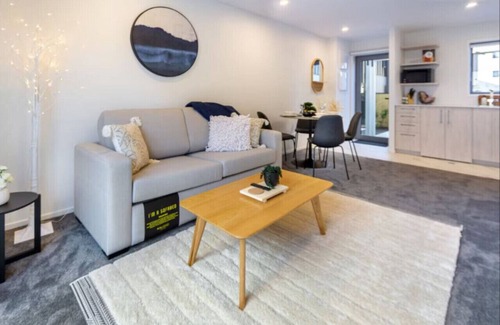 Upper Riccarton House | Quiet 2BR Home on Mohua Lane