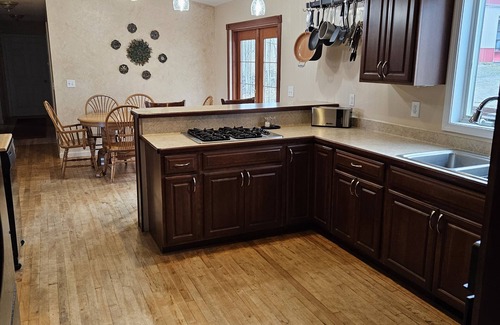 Middlesex House | Quiet 3 bedroom House Where Time Slows Down