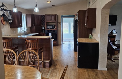 Middlesex House | Quiet 3 bedroom House Where Time Slows Down