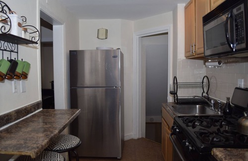 Southeast House | Quiet 3 Story House.20 Min Drive to Everything