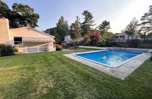 Town of Southold Town House | Quiet 3BR home in East Marion. Private beach access 3 min walk away.