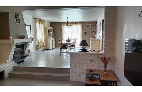 Molleges Villa | Quiet 5B villa 500 m from the village near the Alpilles and St Rémy de Provence.