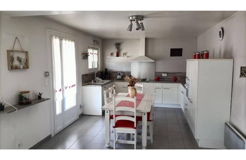 Molleges Villa | Quiet 5B villa 500 m from the village near the Alpilles and St Rémy de Provence.