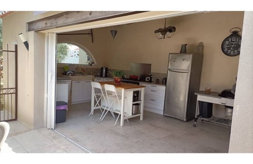 Molleges Villa | Quiet 5B villa 500 m from the village near the Alpilles and St Rémy de Provence.