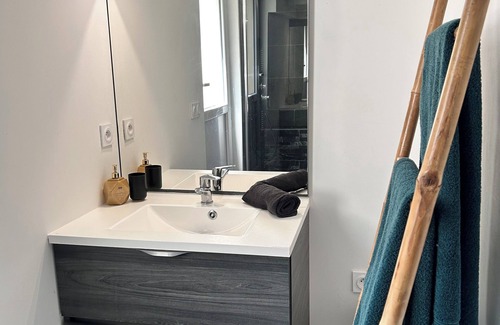 Athis-Mons Apartment | Quiet accommodation facing the forest 10 min from Orly airport near Paris