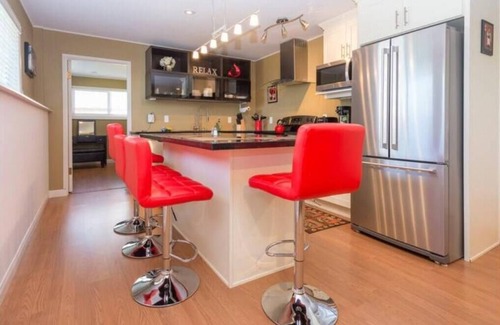 Inglewood Apartment | QUIET, ADULT Lake View Rental