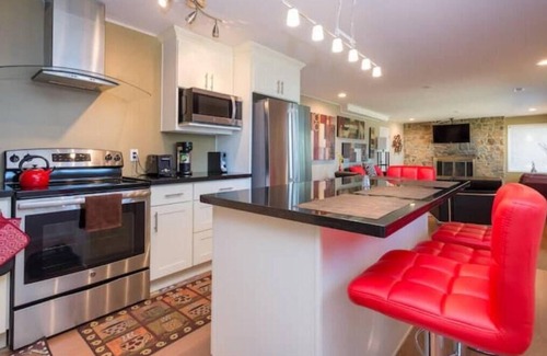 Inglewood Apartment | QUIET, ADULT Lake View Rental