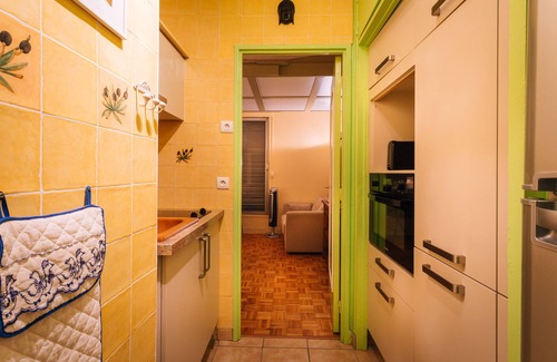 Quartier Saint-Ambroise Condo | quiet and comfortable studio steps away from le marais
