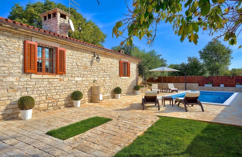Kastel House | Quiet and Cozy Cottage in Nature