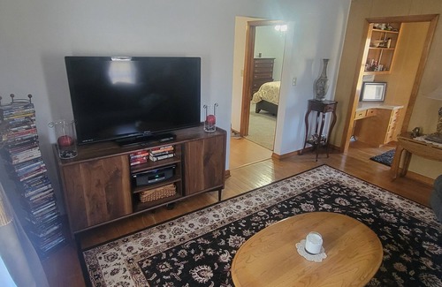 Bellaire House | Quiet and Cozy, just outside of town but close to EVERYTHING