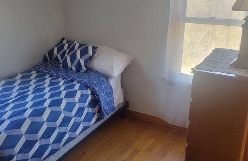 Bellaire House | Quiet and Cozy, just outside of town but close to EVERYTHING