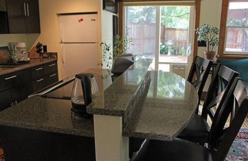 Siskiyou-Hargadine Historic District House | Quiet and peaceful cottage close to downtown