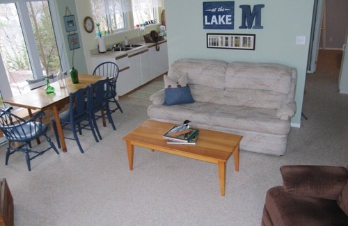 Feronia Cottage | Quiet and Prestine Four Mile Bay Family Cottage