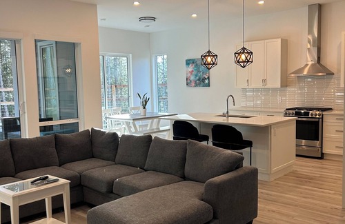 Halfmoon Bay House | Quiet and private home surrounded by nature