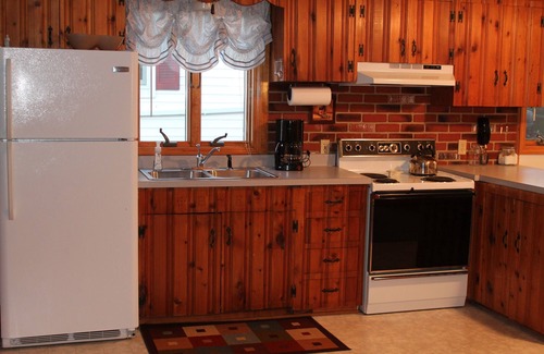 Town of Yates Cottage | Quiet and relaxing getaway by the lake