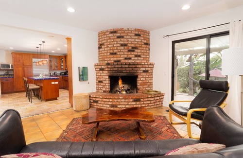 Vista House | Quiet and Tranquil Vacation Getaway w/Yoga Room. Close to Theme Parks/LegoLand.
