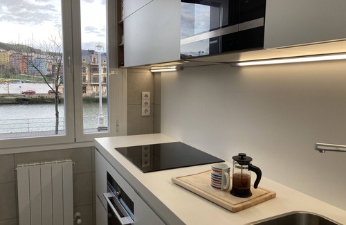 Zorrotza Apartment | Quiet apartment next to the river, ideal for visiting Bilbao! w/Parking