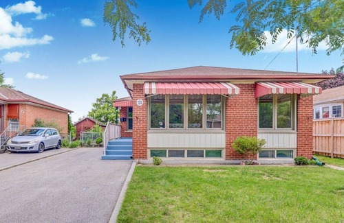 Bridlewood House | Quiet BAST Room near Kennedy Sheppard 401