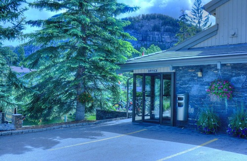 Banff Condo | Quiet, Bright, Cozy Banff Condo