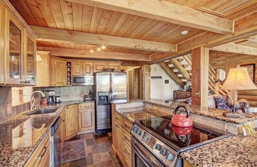 Quandary Village Cabin | Quiet Cabin w/a View