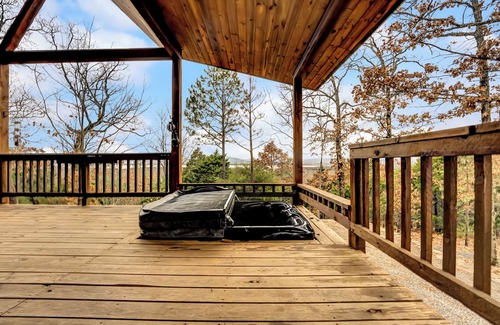 Tuskahoma Cabin | Quiet Cabin w/Hot Tub and a View