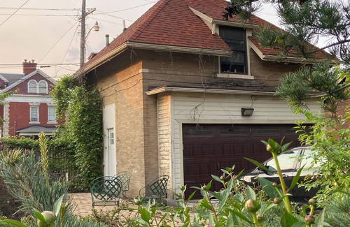 Detroit Apartment | Quiet carriage house in historic Detroit neighborhood - 10 minutes from downtown