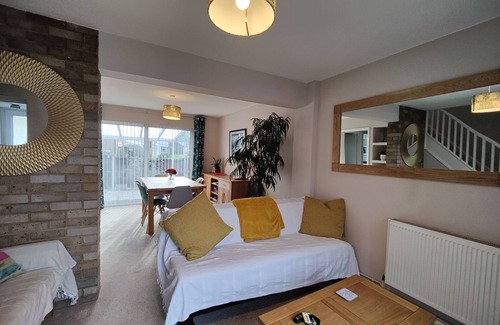Chelmsford House | Quiet central location, parking and garden
