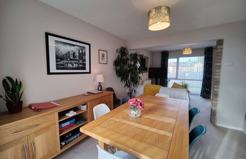 Chelmsford House | Quiet central location, parking and garden