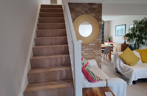 Chelmsford House | Quiet central location, parking and garden
