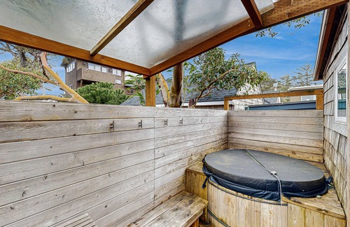 Neskowin House | Quiet Coastal Cabin Home with Private Hot Tub - Less Than a Block From Beach