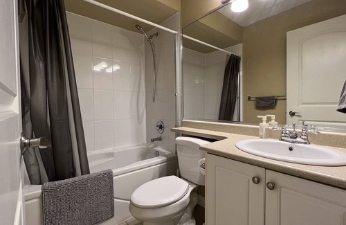 Richmond City Centre House | Quiet Comfy Suite