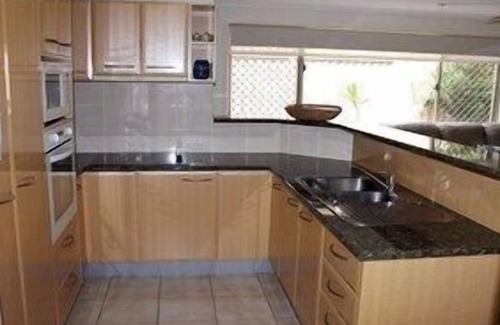 Burleigh Heads Apartment | Quiet Complex, Close to James St Burleigh