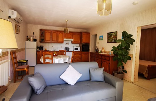 Grillon Apartment | Quiet cottage with heated pool