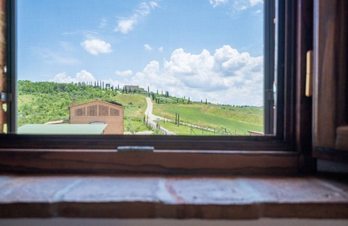 Buonconvento Villa | Quiet country house with swimming pool. A stone's throw from Chianti