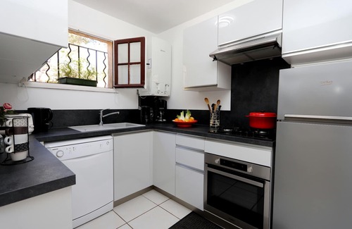 Boulouris-sur-Mer Apartment | Quiet, cozy duplex for 5 air-conditioned by the sea, Wifi, swimming pool, park